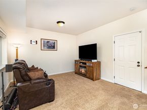 325 Chelan Place NE D1, Renton WA 98059