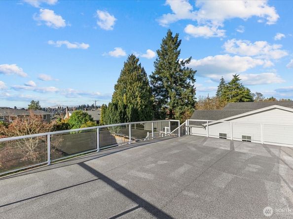 2515 27th Avenue W, Seattle WA 98199