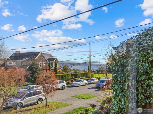 2515 27th Avenue W, Seattle WA 98199