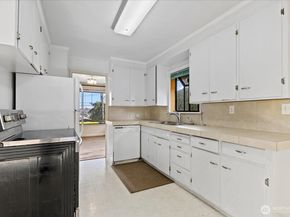 2515 27th Avenue W, Seattle WA 98199