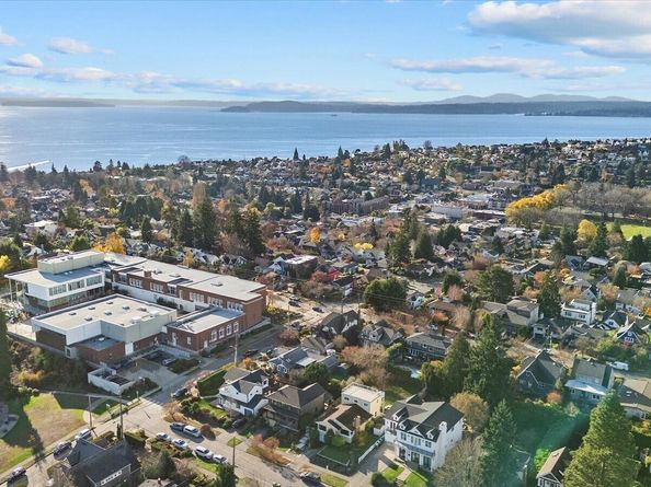 2515 27th Avenue W, Seattle WA 98199