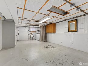 2515 27th Avenue W, Seattle WA 98199