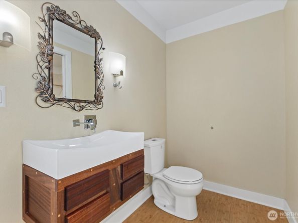 2515 27th Avenue W, Seattle WA 98199