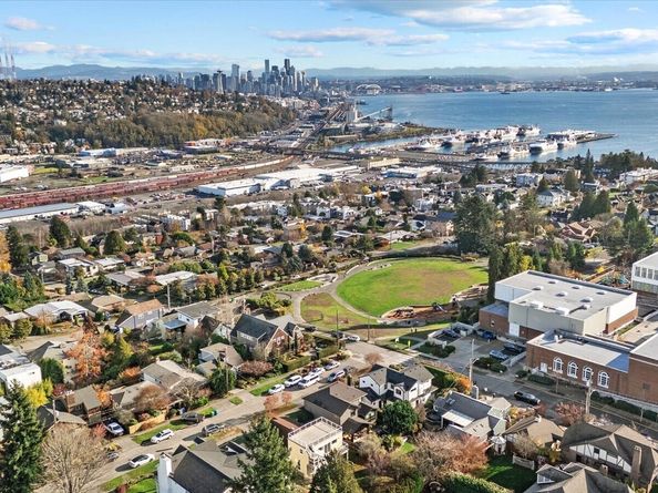 2515 27th Avenue W, Seattle WA 98199