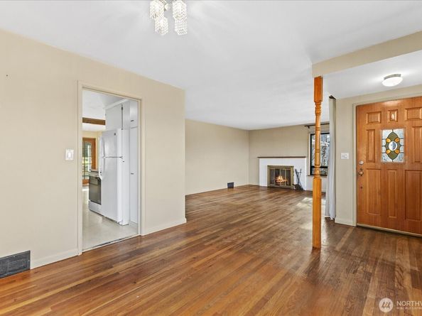 2515 27th Avenue W, Seattle WA 98199