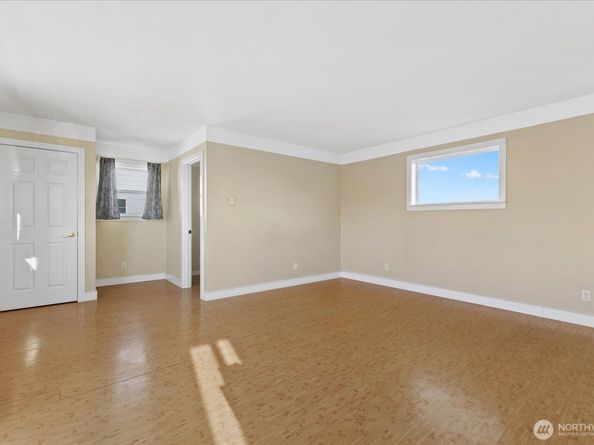 2515 27th Avenue W, Seattle WA 98199