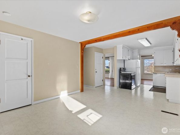 2515 27th Avenue W, Seattle WA 98199