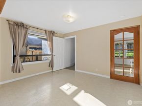 2515 27th Avenue W, Seattle WA 98199