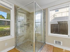 2515 27th Avenue W, Seattle WA 98199