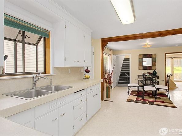 2515 27th Avenue W, Seattle WA 98199