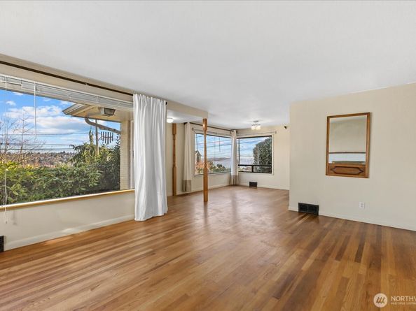 2515 27th Avenue W, Seattle WA 98199