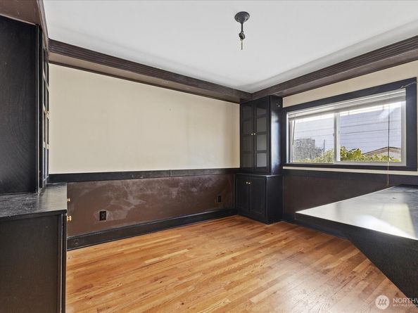 2515 27th Avenue W, Seattle WA 98199