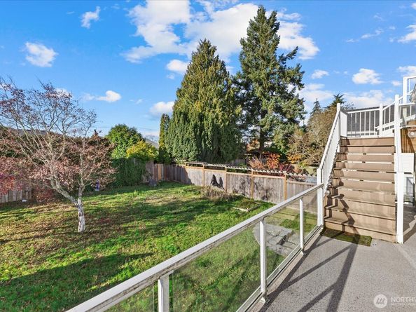 2515 27th Avenue W, Seattle WA 98199