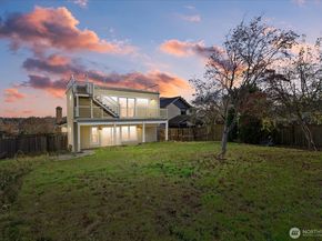 2515 27th Avenue W, Seattle WA 98199