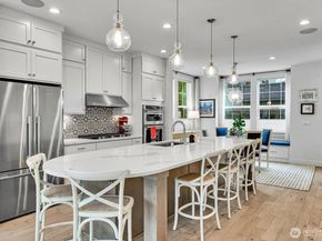 2130 10th Avenue W 28, Seattle WA 98119