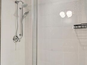 2130 10th Avenue W 28, Seattle WA 98119