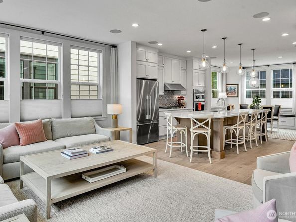 2130 10th Avenue W 28, Seattle WA 98119