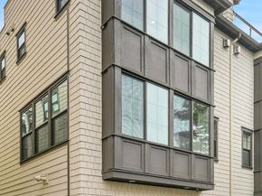 2130 10th Avenue W 28, Seattle WA 98119