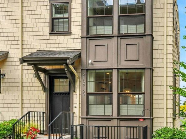 2130 10th Avenue W 28, Seattle WA 98119