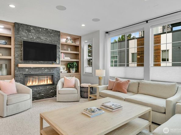 2130 10th Avenue W 28, Seattle WA 98119