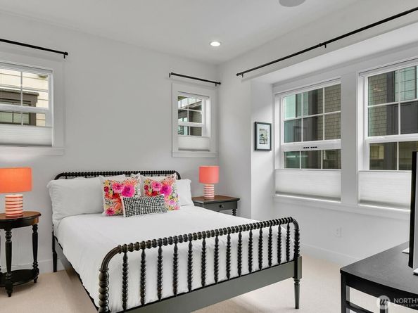 2130 10th Avenue W 28, Seattle WA 98119