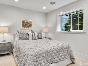 2130 10th Avenue W 28, Seattle WA 98119