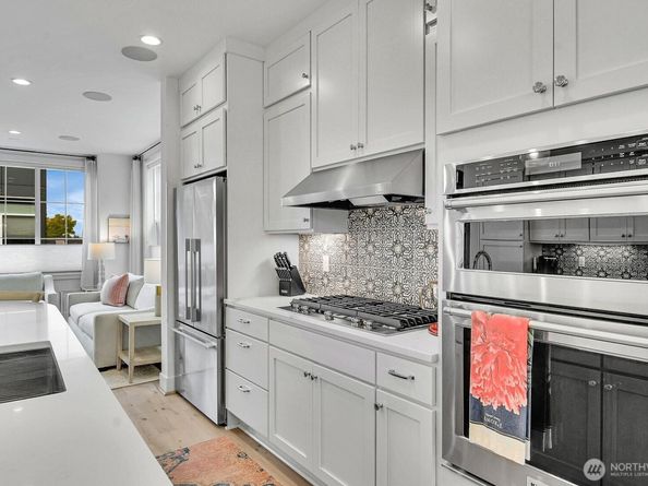 2130 10th Avenue W 28, Seattle WA 98119