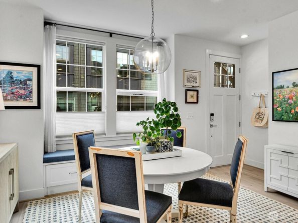 2130 10th Avenue W 28, Seattle WA 98119