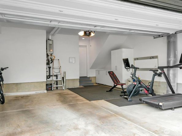 2130 10th Avenue W 28, Seattle WA 98119