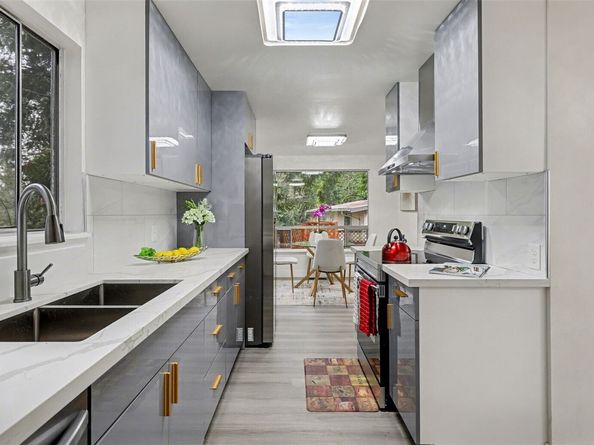 13909 4th Avenue NE, Seattle WA 98125