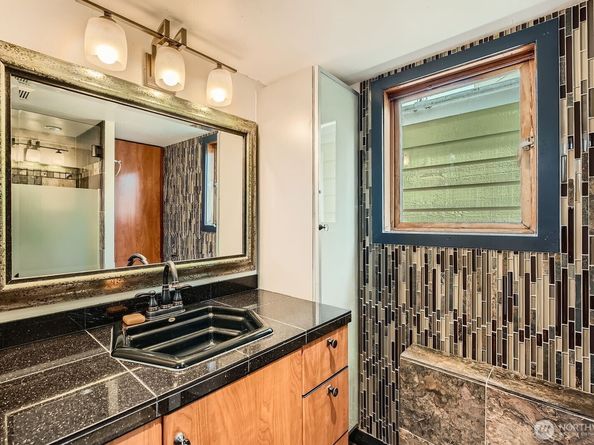 2040 Westlake Avenue N 26, Seattle WA 98109