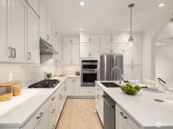 10814 (HS 65) 120TH Lane NE E, Kirkland WA 98033