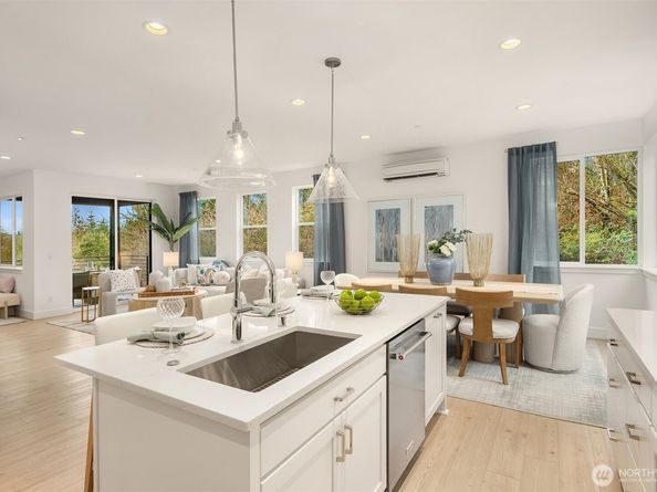 10814 (HS 65) 120TH Lane NE E, Kirkland WA 98033