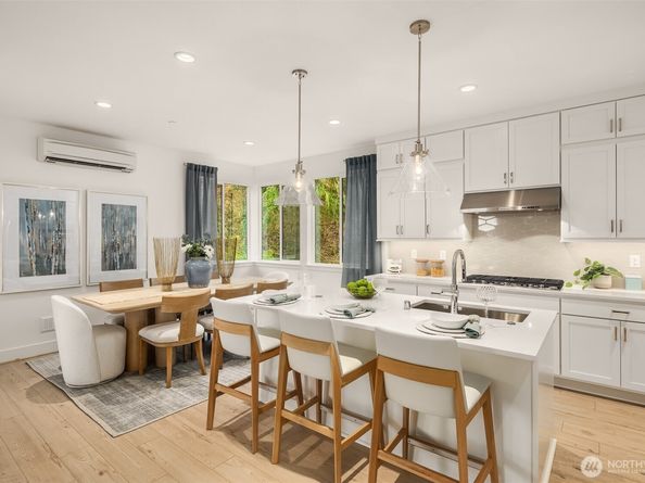 10814 (HS 65) 120TH Lane NE E, Kirkland WA 98033