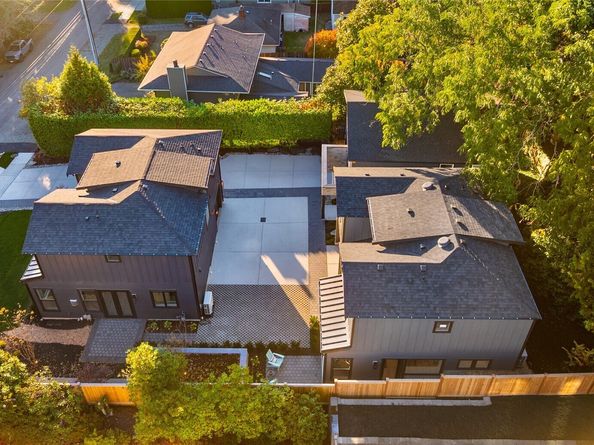 638 11th Avenue, Kirkland WA 98033