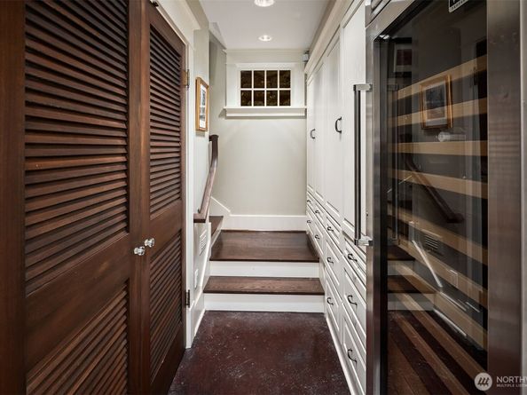 1229 9th Avenue W, Seattle WA 98119