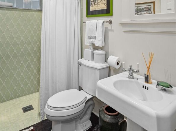 1229 9th Avenue W, Seattle WA 98119