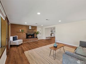 422 Center Place, Everett WA 98203