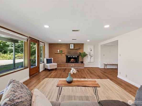 422 Center Place, Everett WA 98203