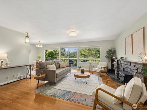 422 Center Place, Everett WA 98203
