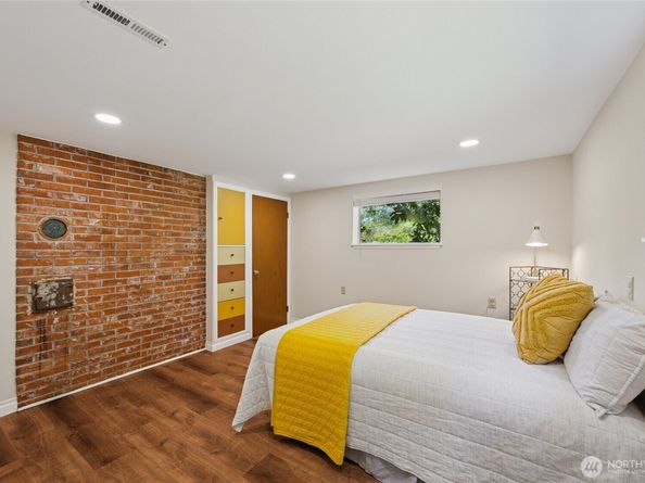 422 Center Place, Everett WA 98203