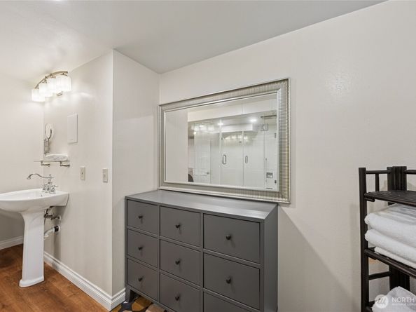 422 Center Place, Everett WA 98203