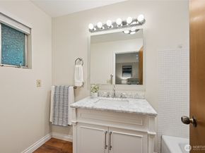 422 Center Place, Everett WA 98203