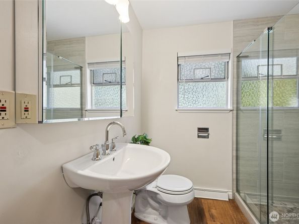 422 Center Place, Everett WA 98203