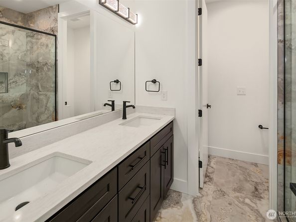 8211 NE 124th Street D, Kirkland WA 98034