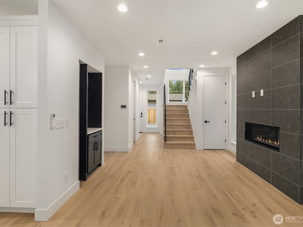 8211 NE 124th Street D, Kirkland WA 98034