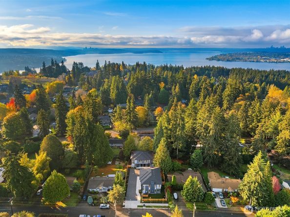 8211 NE 124th Street D, Kirkland WA 98034
