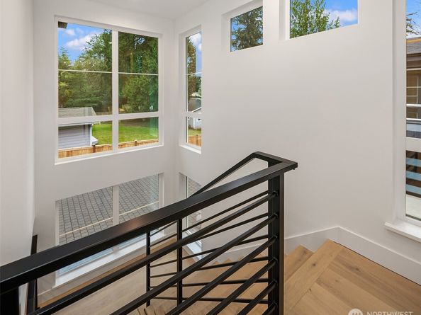 8211 NE 124th Street D, Kirkland WA 98034