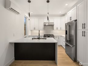 8211 NE 124th Street D, Kirkland WA 98034