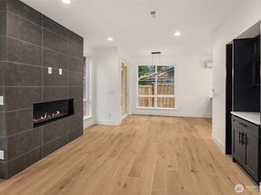 8211 NE 124th Street D, Kirkland WA 98034